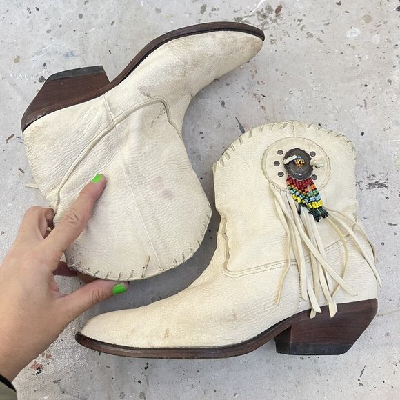 Zodiac Shoes - Vintage 70’s Zodiac Western Boots Cream Suede Silver Concho Beaded Fringe 8.5